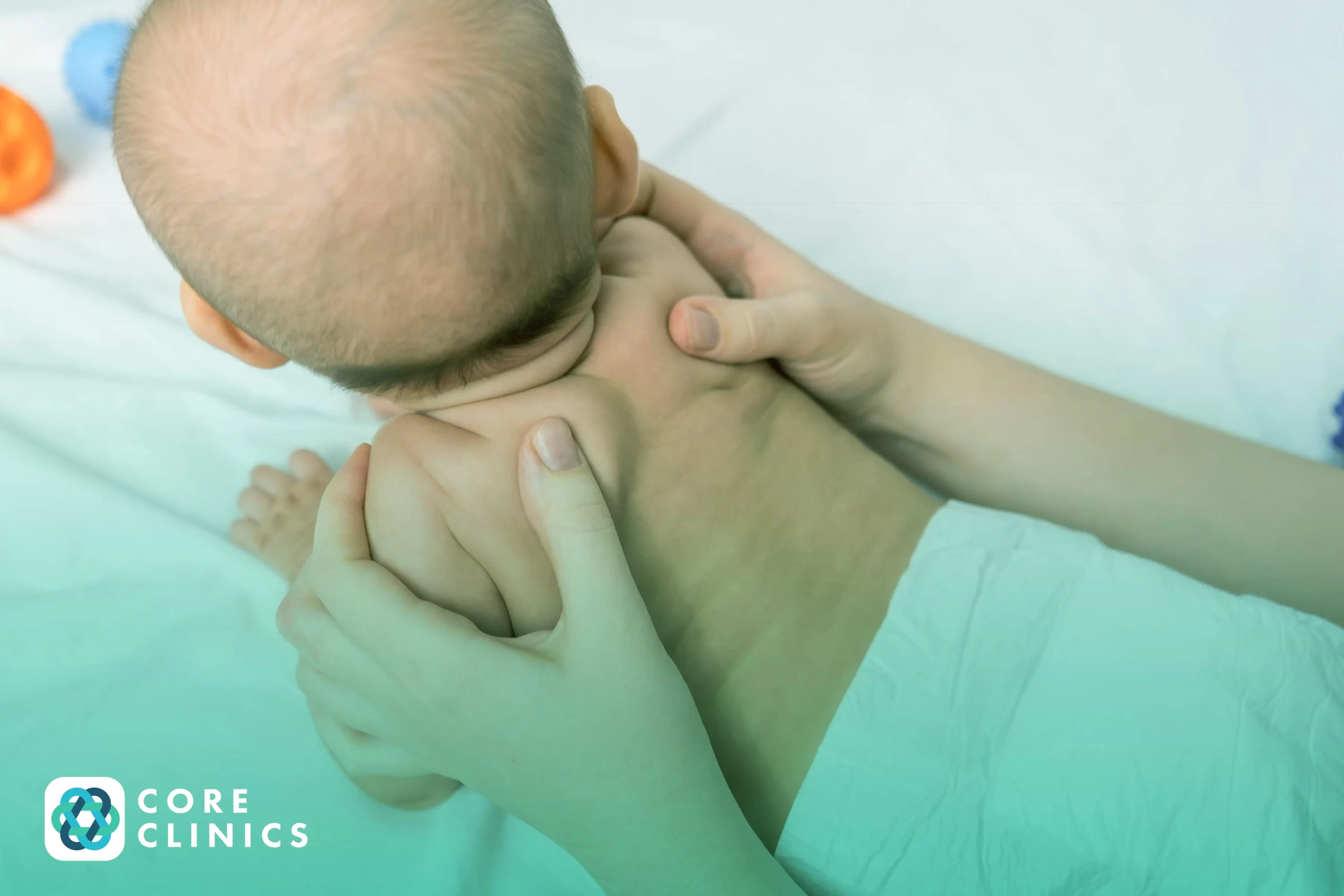ما علاج عيوب العمود الفقري الخِلقية في الأطفال وحديثي الولادة؟